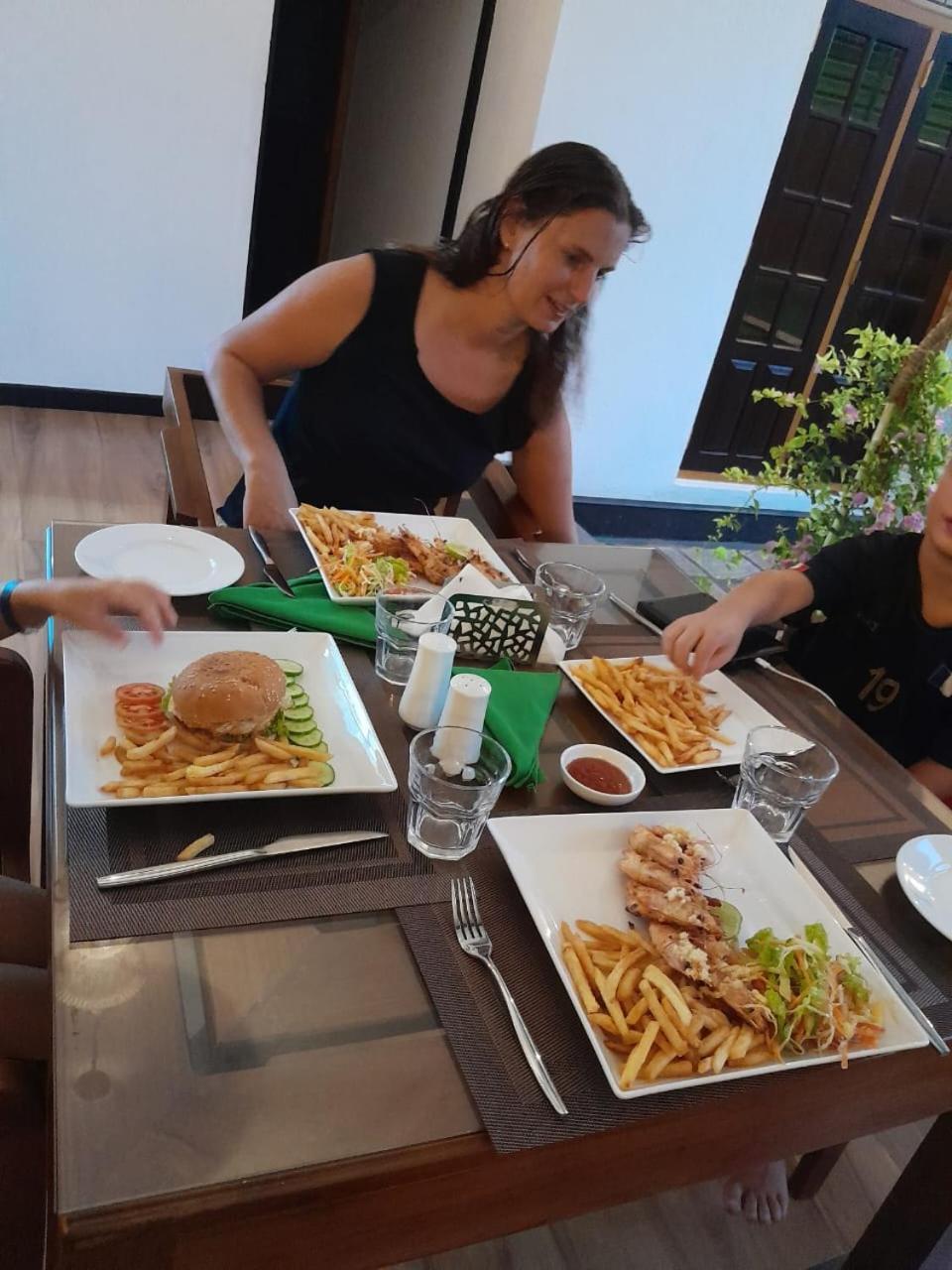 Mama'S Boutique Beach Hotel Negombo Bagian luar foto